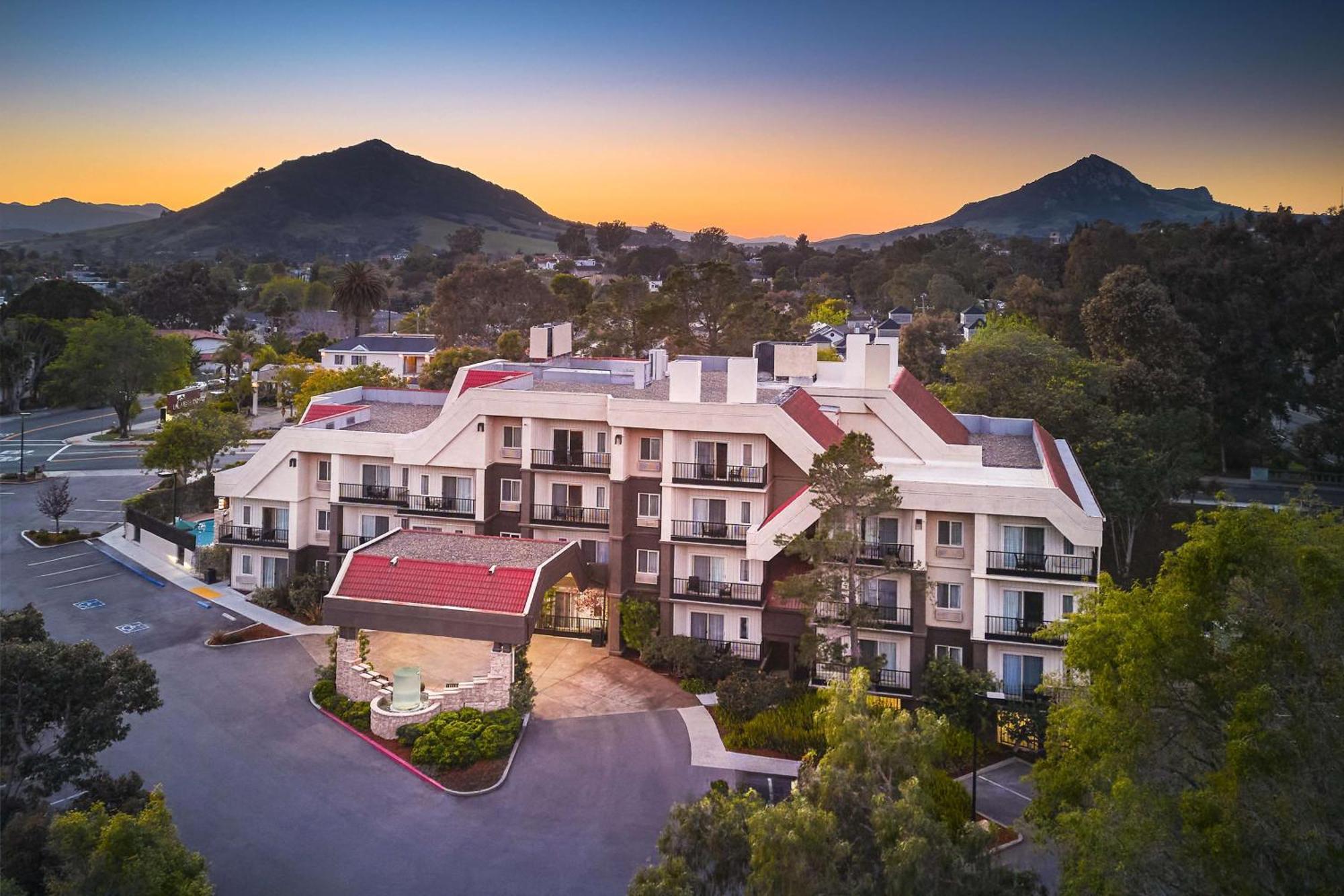 4 Couple Hotels Close to Throop Park Worth Booking