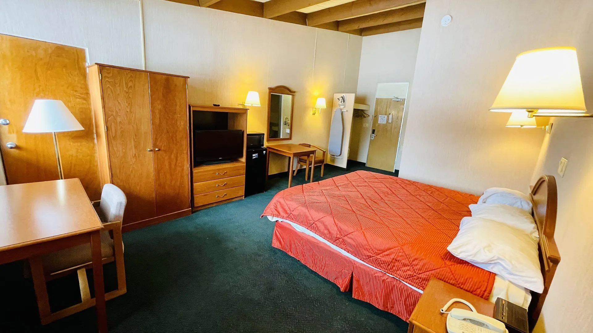 Where to Stay in the Catskills: 5 Best 2-Star Hotels